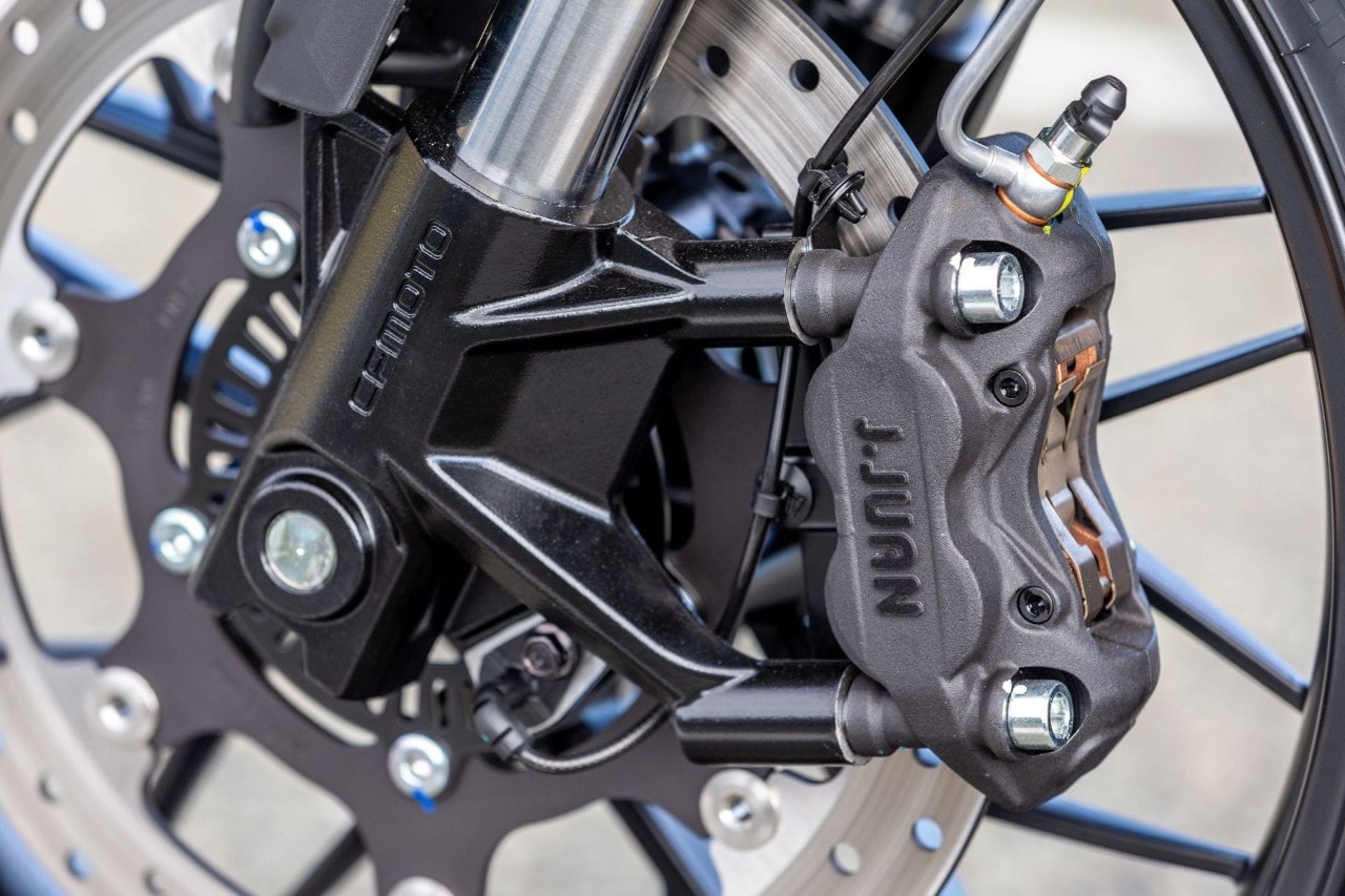 La pinza freno radiale della CFMOTO 700CL-X Heritage